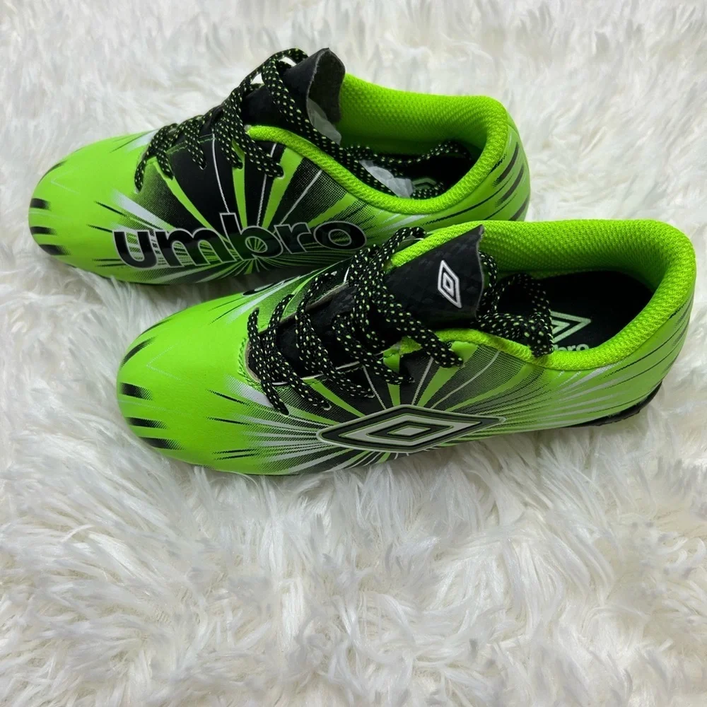 Umbro Kids Neon Green and Black soccer cleats #soccercleats#soccer#Sport#athlete